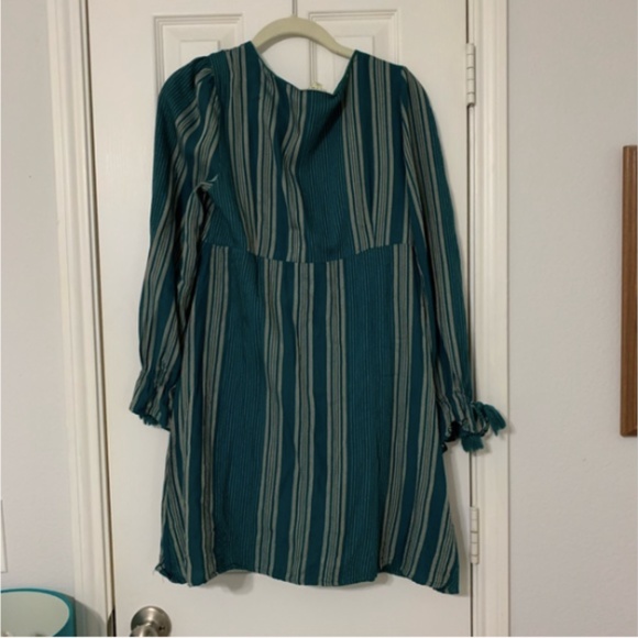 ✨ FRANCESCA'S NOVA STRIPED DRESS ✨ - Picture 4 of 5